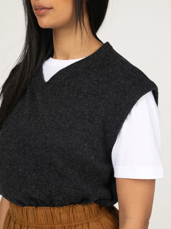 Knitwear*Finisterre Rostella Knitted Vest Charcoal Marl